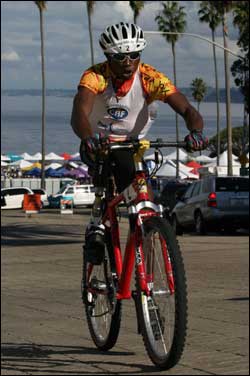 Emmanuel Ofosu Yeboah, with clothes and a mountain bike provided by CAF, cycled through Ghana to show disability doesn't mean inability. (Photo courtesy of myraceday.com).